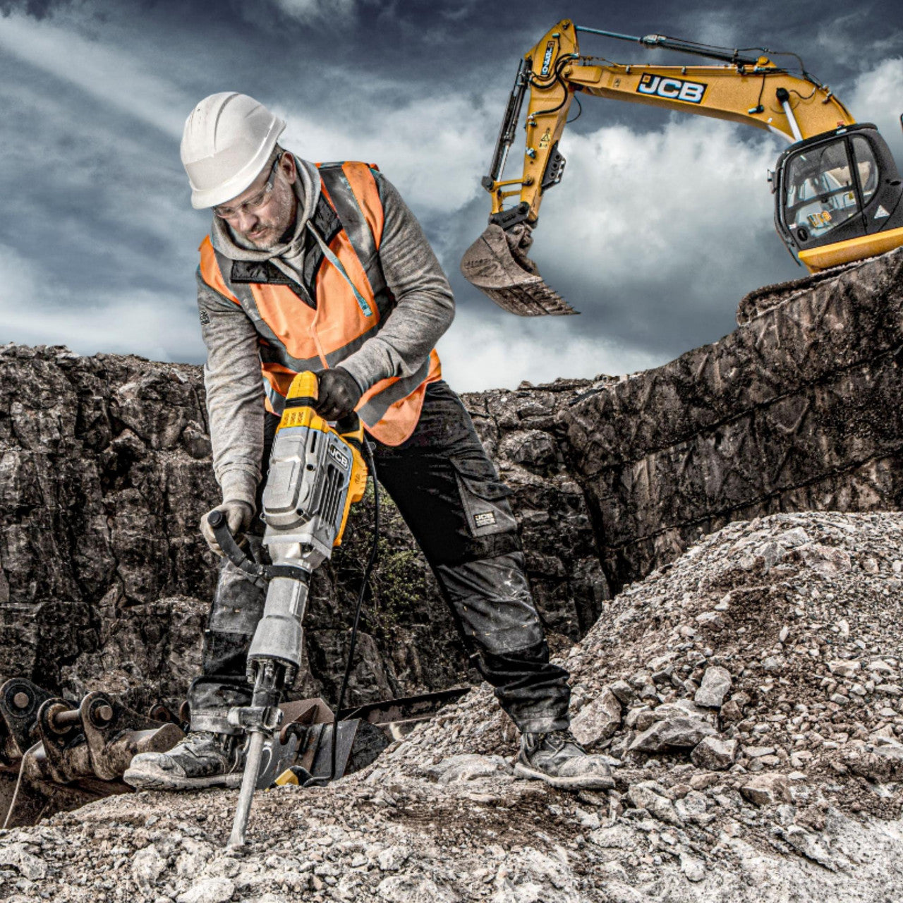 JCB 1700W 65J 30mm HEX Demolition Hammer Breaker  / Chisel, 230V  | 21-DH1700