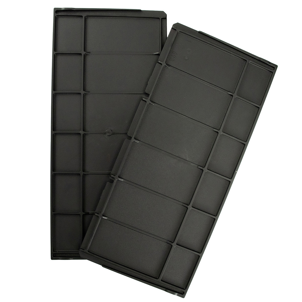 Removable dividers to organise content efficiently.