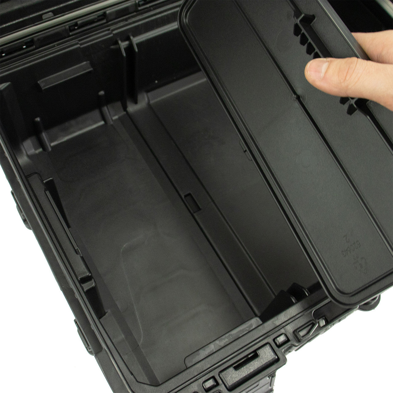 The case is divided into an internal organiser and 2 removable dividers, allowing tools, screws, and components to be stored securely.