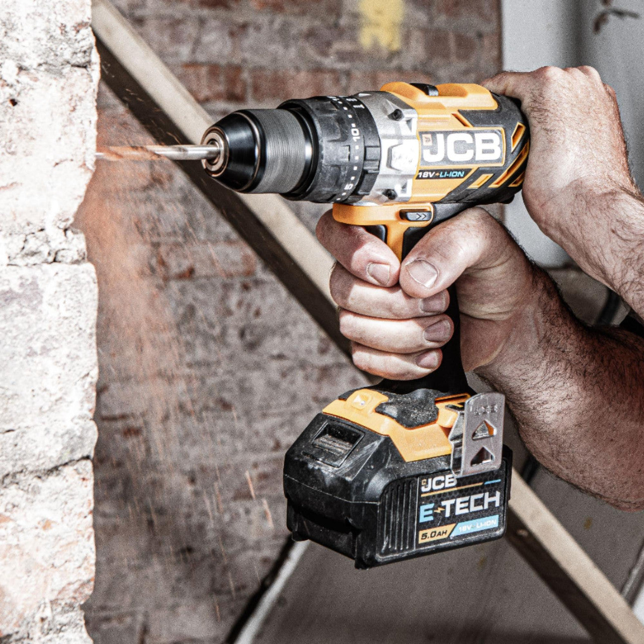 JCB 18V 45Nm Combi Drill, Variable Speed, 2-5Ah Li-ion Battery | 21-18CD-B - Bare Unit