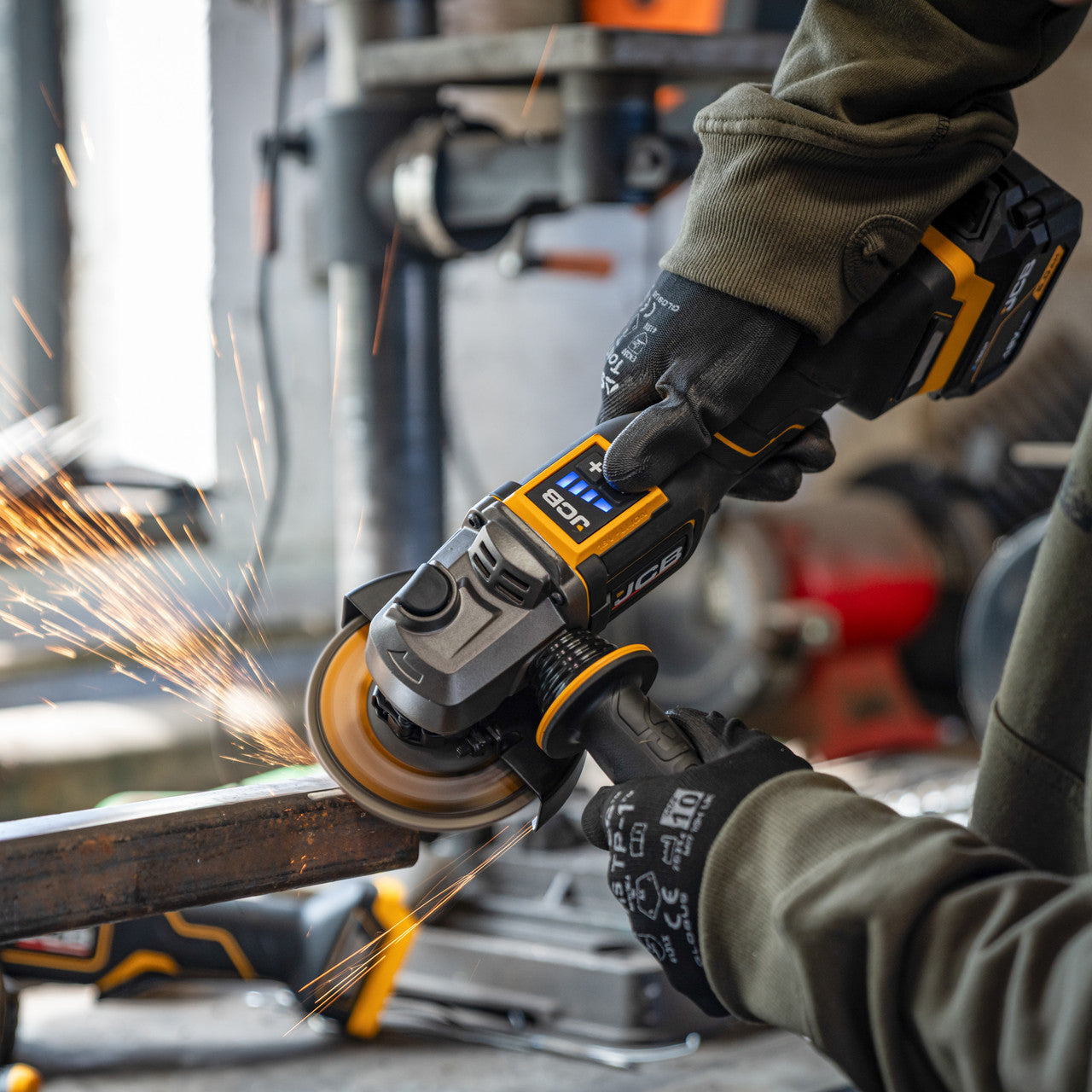 JCB Pro 18V Pro, 75Nm Combi Drill, 115mm Angle Grinder, 2x 5.0Ah Li-ion Batteries & 4.5A Fast Charger (with Soft Tool Bag) | JCB-18PKIT-4