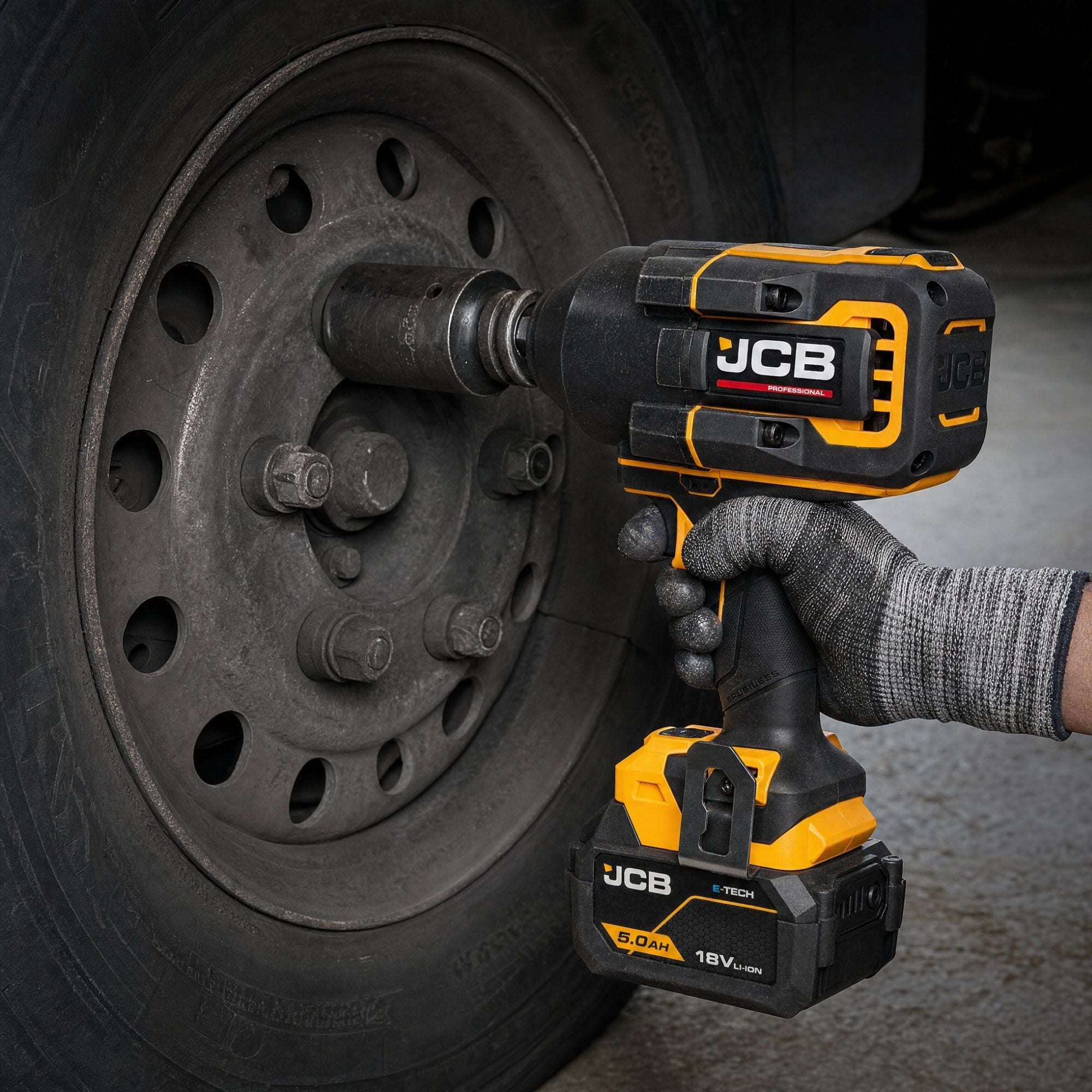 JCB Pro 2,300Nm, 1" Drive, 18V Impact Wrench, Brushless, 2,100Nm Fastening Torque | JCB-18PIW-2300